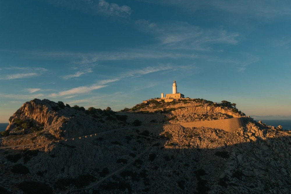 Qué hacer en Mallorca - Qué hacer en Mallorca - Vistas del Faro Formentor durante el atardecer