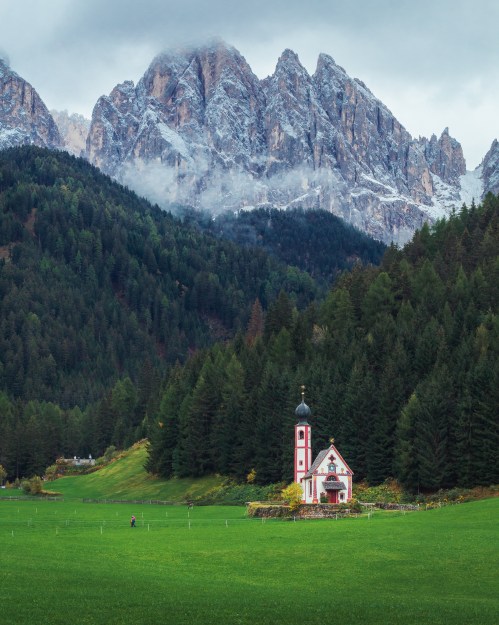 Una de las iglesias más populares en las Dolomitas