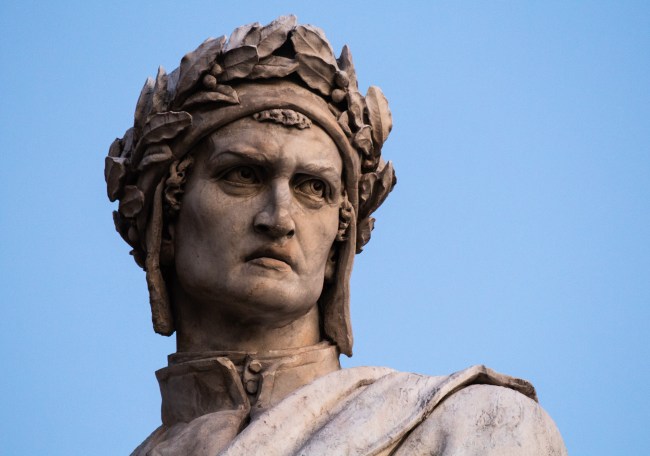 Escultura de Dante Alighieri